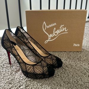 NEWWW NEVER WORN PERFECT CONDITION! Louboutin Very Lace Rete (Black size 38.5)